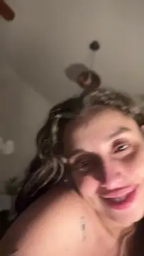 gigi333regi online show from April 28, 6:18 am