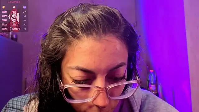 Snapshot of zylla_storn chatting on July 18, 10:46 pm zylla storn online show from July 18, 10:46 pm