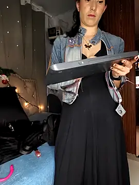 eva delight  online show from December 16, 11:15 am