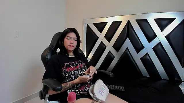 CloePerson online show from November 28, 11:57 am