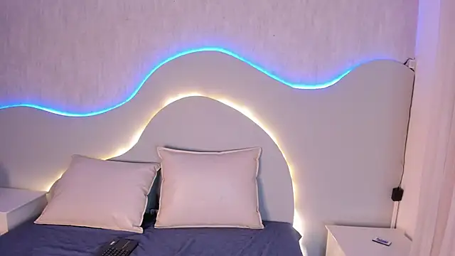 Snapshot of EmiliClarke chatting on January 17, 4:43 pm EmiliClarke online show from January 17, 4:43 pm