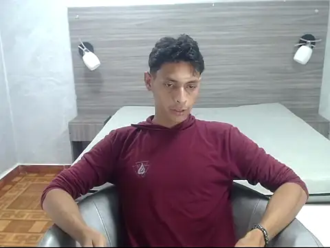 wiltom  online show from November 2, 9:17 pm