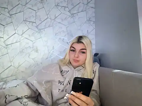 Snapshot of rosie-hipstergal chatting on November 4, 1:32 pm rosie-hipstergal online show from November 4, 1:32 pm