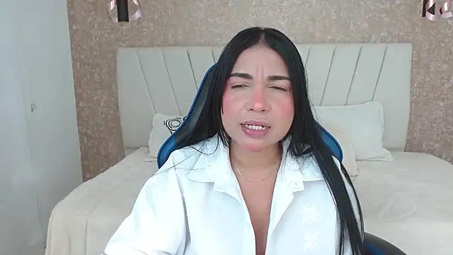 AliceSmity  online show from December 4, 7:11 pm