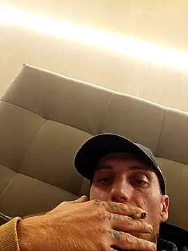 Snapshot of LASO6BRETONNE chatting on November 11, 8:42 pm LASO6BRETONNE online show from November 11, 8:42 pm