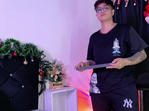 Snapshot of zarek_boston chatting on December 4, 4:33 am zarek boston online show from December 4, 4:33 am