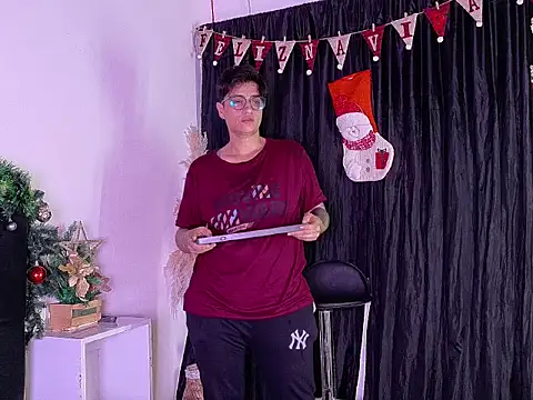 Snapshot of zarek_boston chatting on December 5, 5:27 am zarek boston online show from December 5, 5:27 am