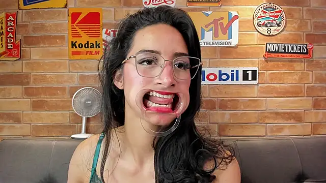 foxy sharlotte online show from April 18, 7:07 pm