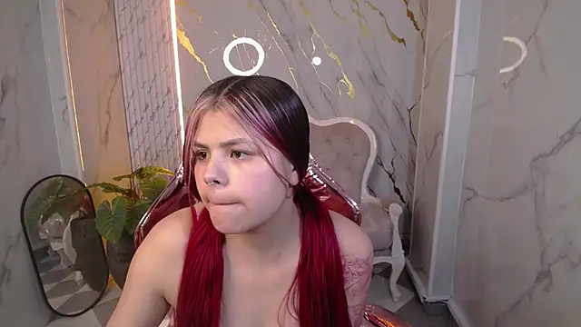 Snapshot of Little_cherry_b chatting on October 24, 11:56 pm Little cherry b online show from October 24, 11:56 pm