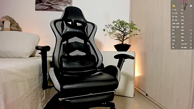 IamKael  online show from February 15, 10:39 pm