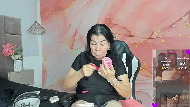 laliItaclark online show from April 16, 12:06 pm