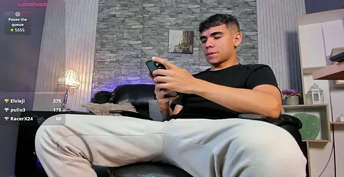 zack joness18 online show from April 14, 4:29 am