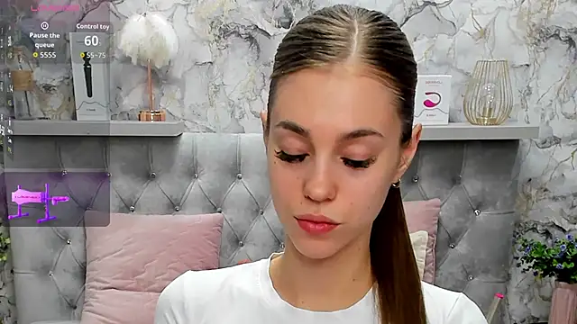 Snapshot of CandysSweet chatting on November 18, 1:11 am CandysSweet online show from November 18, 1:11 am