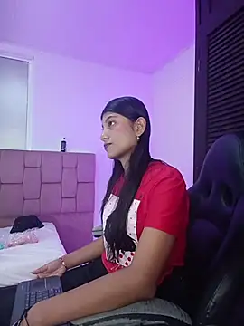 YeseniaRodriguez3 online show from April 14, 12:33 pm