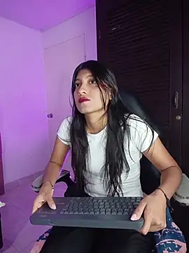 YeseniaRodriguez3 online show from April 20, 12:41 pm