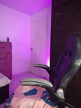 YeseniaRodriguez3 online show from April 22, 12:39 pm