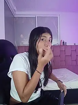 Snapshot of YeseniaRodriguez3 chatting on May 5, 12:35 pm YeseniaRodriguez3 online show from May 5, 12:35 pm