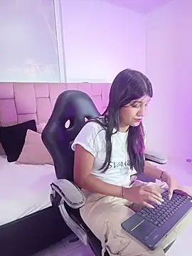 Snapshot of YeseniaRodriguez3 chatting on May 12, 7:33 pm YeseniaRodriguez3 online show from May 12, 7:33 pm