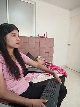 Snapshot of YeseniaRodriguez3 chatting on May 19, 11:49 am YeseniaRodriguez3 online show from May 19, 11:49 am