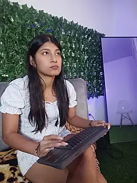 Snapshot of YeseniaRodriguez3 chatting on June 11, 12:47 pm YeseniaRodriguez3 online show from June 11, 12:47 pm