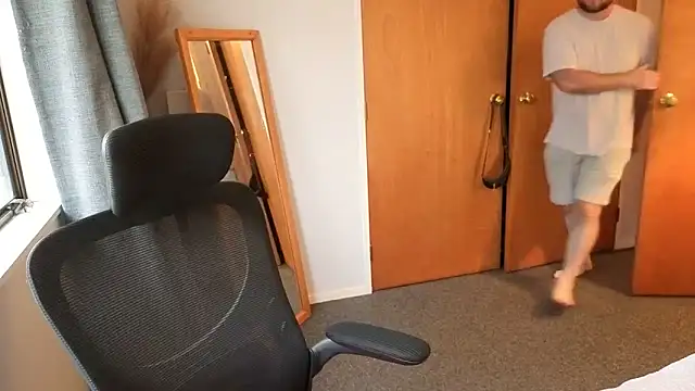 Snapshot of john_clarisa chatting on April 6, 5:30 am john clarisa online show from April 6, 5:30 am