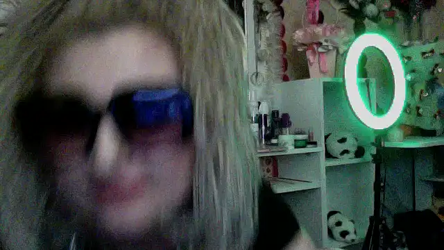 Snapshot of xHot_Amazonq chatting on January 16, 10:03 pm xHot Amazonq online show from January 16, 10:03 pm