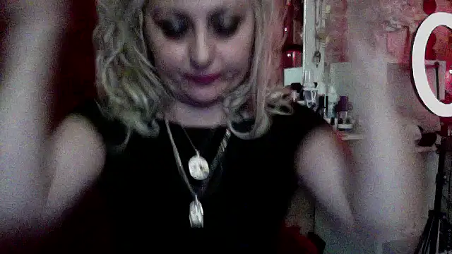 Snapshot of xHot_Amazonq chatting on February 1, 9:57 pm xHot Amazonq online show from February 1, 9:57 pm