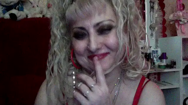 Snapshot of xHot_Amazonq chatting on February 15, 7:43 pm xHot Amazonq online show from February 15, 7:43 pm