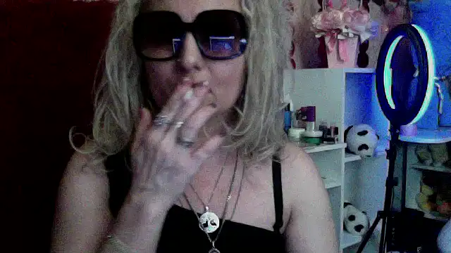 Snapshot of xHot_Amazonq chatting on March 4, 10:16 pm xHot Amazonq online show from March 4, 10:16 pm