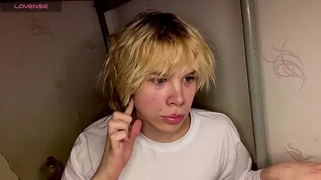 Snapshot of nikolasbucks chatting on February 17, 8:37 pm nikolasbucks online show from February 17, 8:37 pm