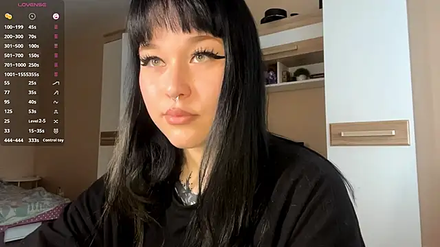 LaurenOveson online show from November 23, 10:37 am