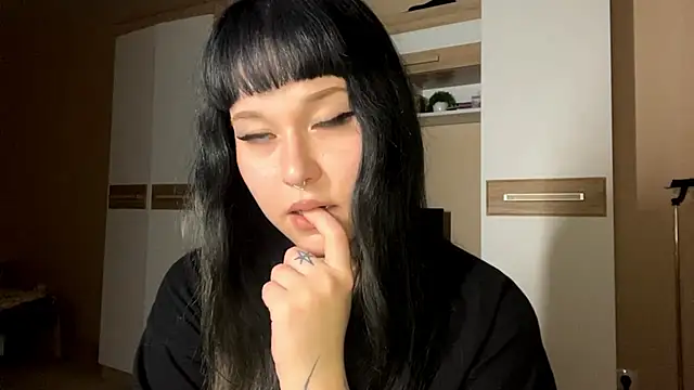 LaurenOveson online show from November 29, 5:27 pm