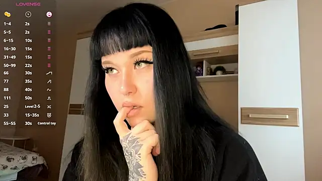 LaurenOveson online show from November 30, 10:30 am