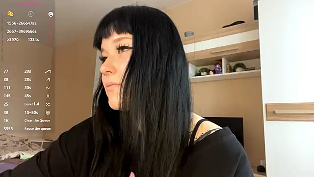 LaurenOveson online show from December 4, 8:12 am