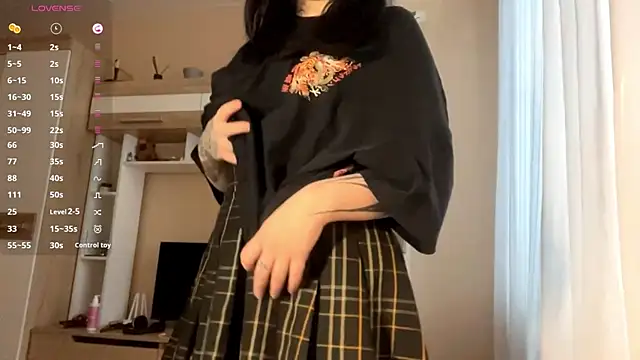 LaurenOveson online show from December 14, 10:42 am