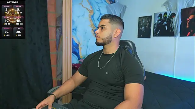 Tiler wolker online show from December 1, 11:43 pm