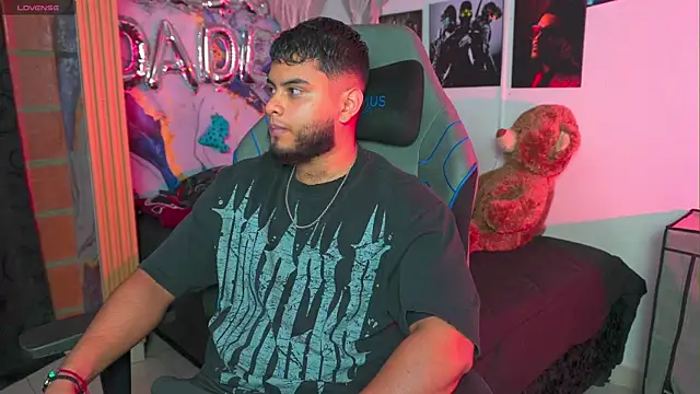 Tiler wolker online show from April 23, 12:12 am