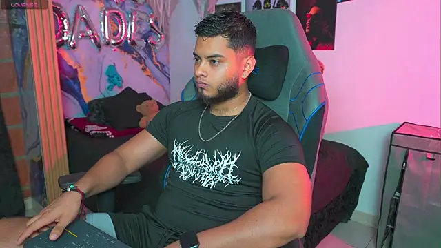 Tiler wolker online show from April 24, 1:30 am