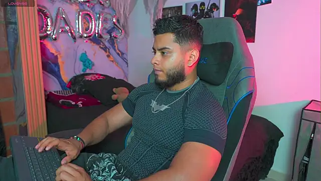 Tiler wolker online show from April 25, 12:46 am