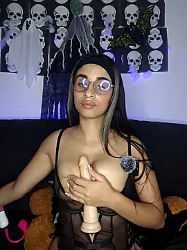 Snapshot of RosyDarck chatting on October 28, 3:21 am RosyDarck online show from October 28, 3:21 am