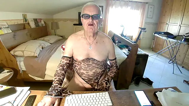 Snapshot of Sissypat53 chatting on June 9, 1:01 pm Sissypat53 online show from June 9, 1:01 pm
