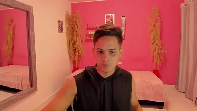 elmasmas01 online show from December 2, 12:05 am