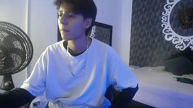 Ghost  Girl  online show from November 2, 1:30 am