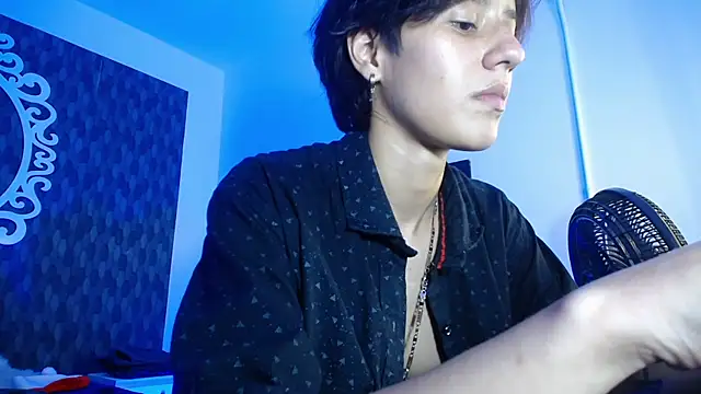 Ghost  Girl  online show from December 13, 7:53 pm