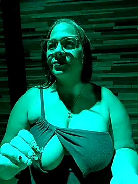 Snapshot of Angie_milf50 chatting on June 28, 4:07 am Angie milf50 online show from June 28, 4:07 am