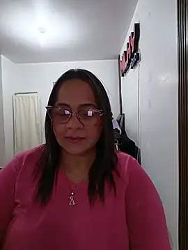 Snapshot of Angie_milf50 chatting on July 4, 9:32 pm Angie milf50 online show from July 4, 9:32 pm