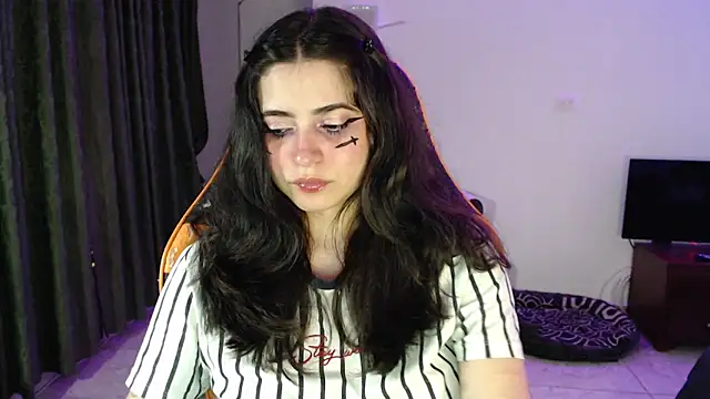 Snapshot of Annagoth_ chatting on June 22, 5:04 am Annagoth online show from June 22, 5:04 am