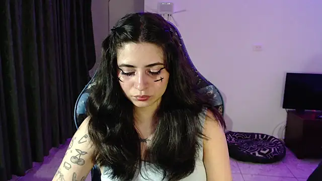 Snapshot of Annagoth_ chatting on June 23, 1:58 am Annagoth online show from June 23, 1:58 am