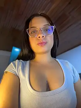Im Saraaaa online show from July 28, 9:47 pm