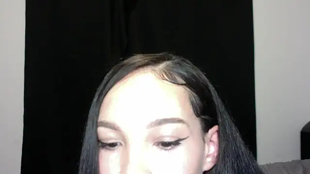 nikkiloveee online show from October 27, 4:16 am